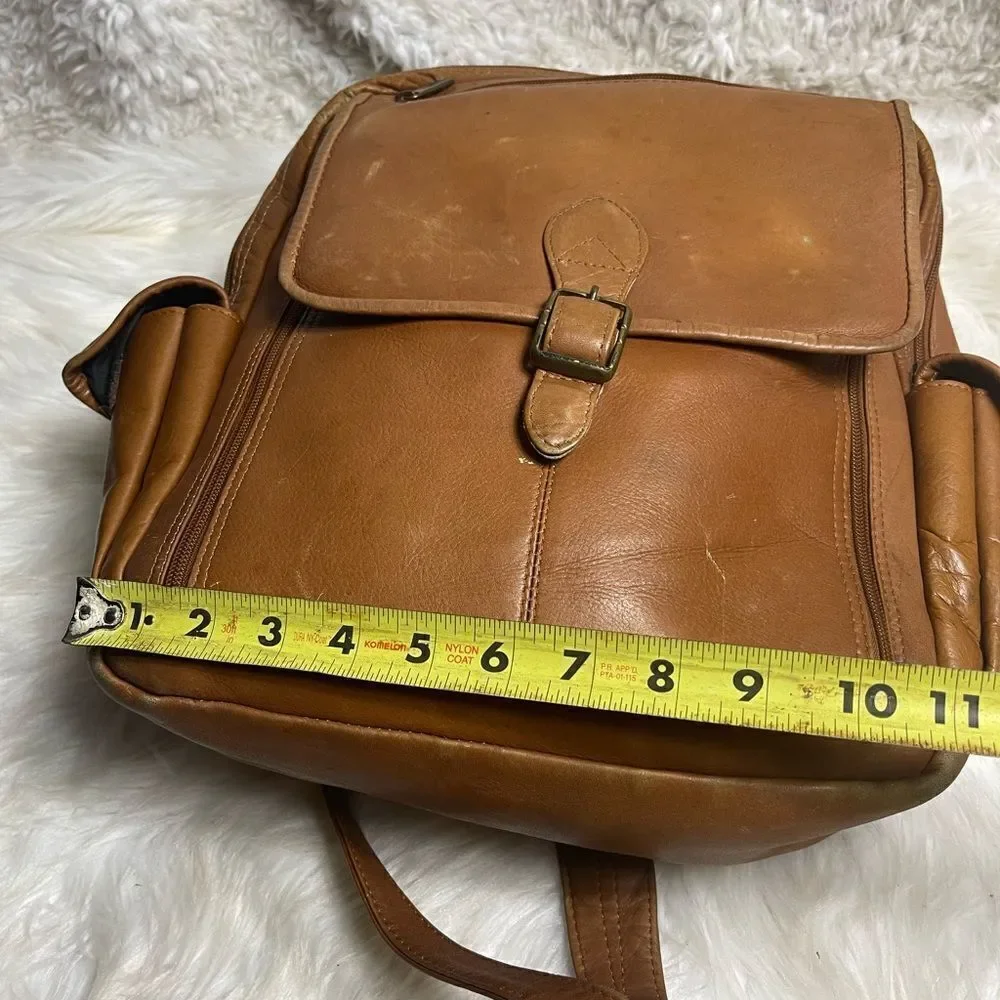 Unbranded tan leather large Backpack antique tone hardwares.